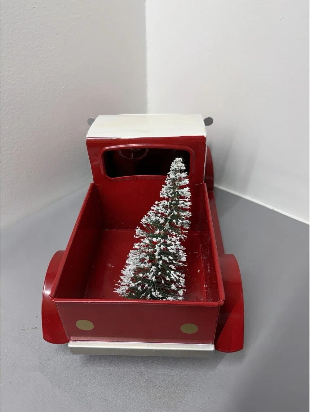 Christmas Truck Decor 15